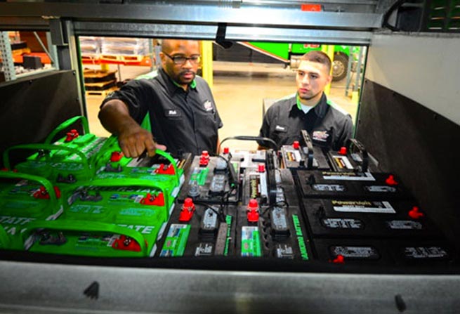 Descargar baterías de un camión de Interstate Batteries