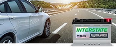 imagen de un automóvil en la carretera con una batería MTX de Interstate
