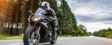 Imagen de motocicleta en la carretera